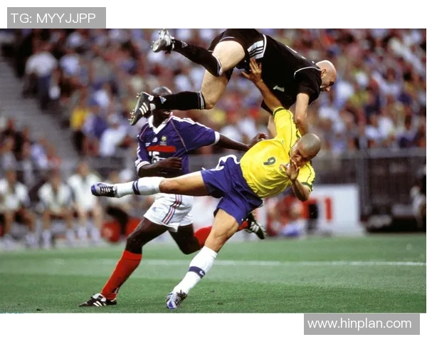 加兰德足球巨星成长历程与赛场辉煌瞬间全面解读 加兰德足球巨星成长历程与赛场辉煌瞬间全面解读