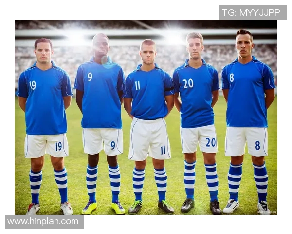 圆脸足球球星大盘点:这些球员因圆脸而备受关注的独特魅力 圆脸足球球星大盘点:这些球员因圆脸而备受关注的独特魅力