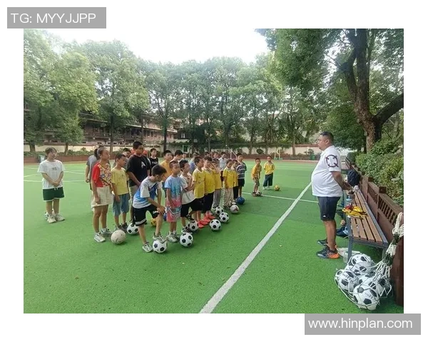 围绕足球星孩子成长之路展现激情拼搏与梦想启航的精彩篇章 围绕足球星孩子成长之路展现激情拼搏与梦想启航的精彩篇章