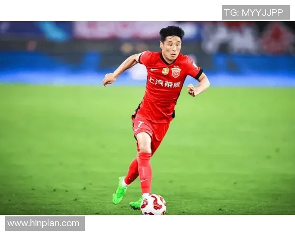 武磊的成长之路与中国足球未来的希望：从街头少年到国家队锋线之星