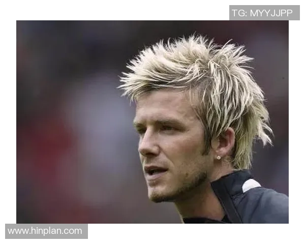 灰色发型足球明星的时尚风采与场上表现完美结合 灰色发型足球明星的时尚风采与场上表现完美结合