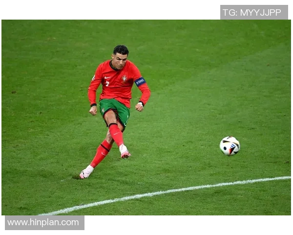 葡萄牙足球巨星C罗展现卓越球技成就与辉煌生涯回顾 葡萄牙足球巨星C罗展现卓越球技成就与辉煌生涯回顾